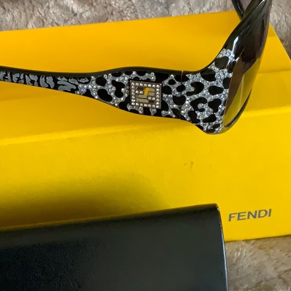 Limited Edition Fendi Sunglasses 409r - Picture 2 of 5
